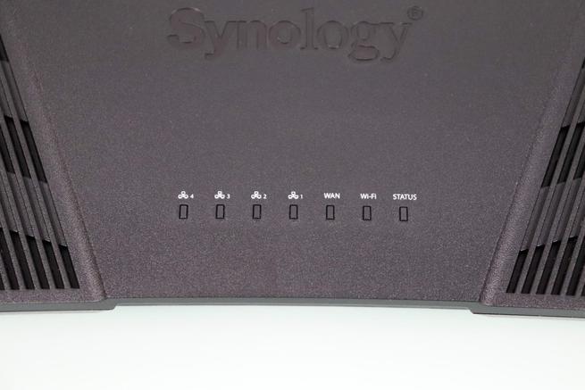 LEDs de estado del router WiFi Synology RT6600ax