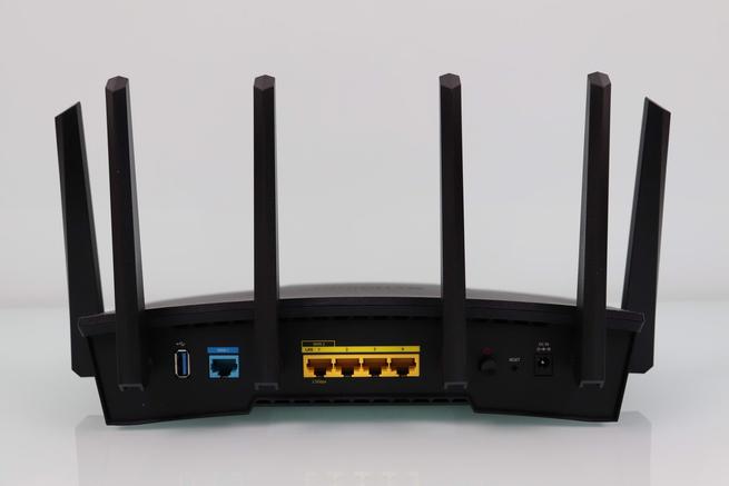Trasera del router WiFi Synology RT6600ax