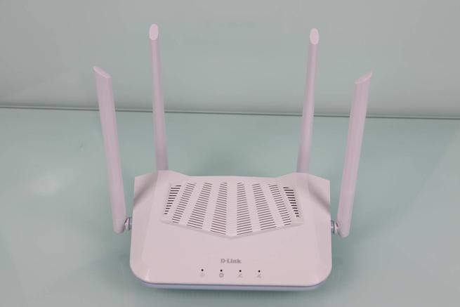 Frontal del router WiFi D-Link EAGLE PRO AI R15 en detalle