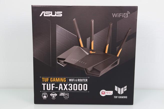 Vista frontal de la caja del router ASUS TUF-AX3000v2 en detalle