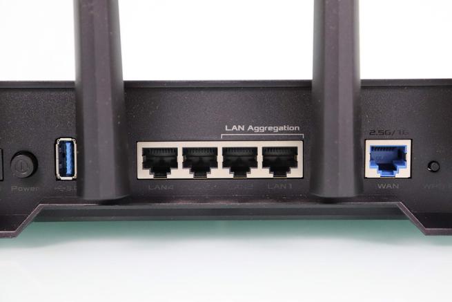 Vista de los puertos Gigabit Ethernet LAN del router ASUS TUF-AX3000v2