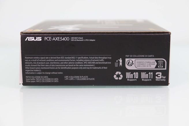 Lateral derecho de la caja de la tarjeta Wi-Fi 6E ASUS PCE-AXE5400