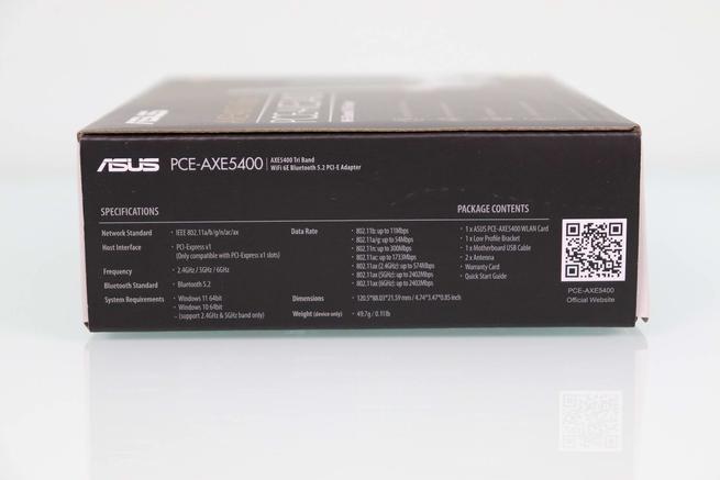 Lateral izquierdo de la caja de la tarjeta Wi-Fi 6E ASUS PCE-AXE5400
