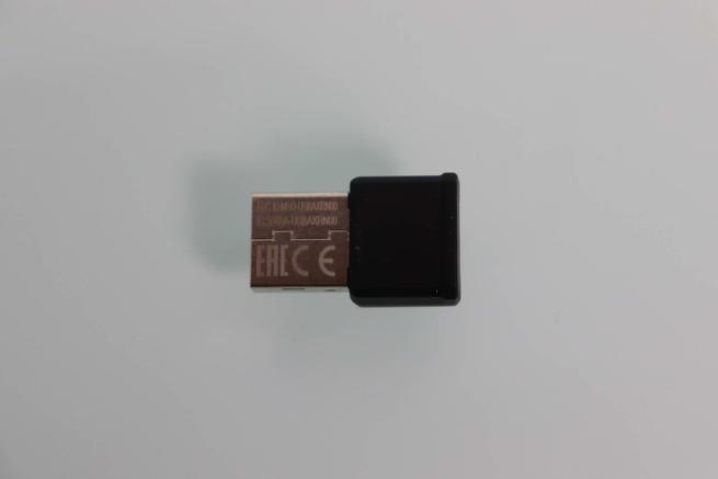 Trasera del adaptador WiFi 6 ASUS USB-AX55 Nano con todo detalle