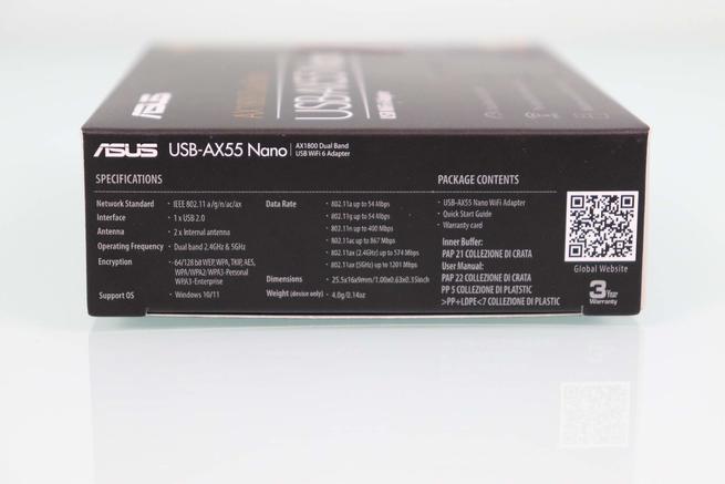 Lateral izquierdo de la caja del adaptador WiFi 6 ASUS USB-AX55 Nano con las especificaciones técnicas