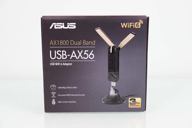 Frontal de la caja del adaptador WiFi 6 ASUS USB-AX56
