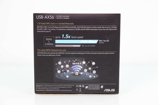 Trasera de la caja del adaptador WiFi 6 ASUS USB-AX56