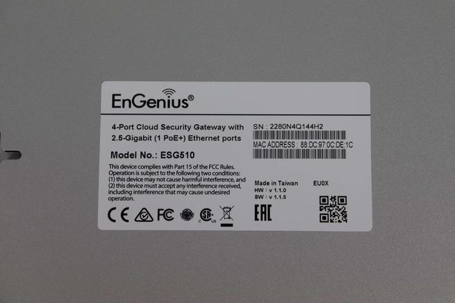 Pegatina del EnGenius ESG510 con características técnicas y número de serie para EnGenius Cloud