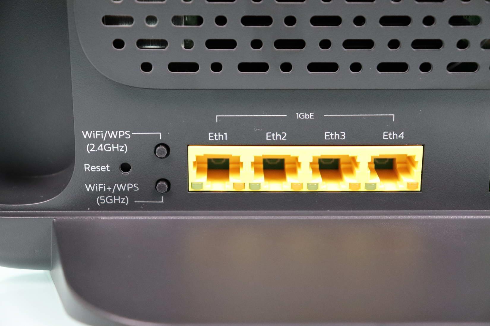 Botones de WiFi, RESET y puertos Gigabit Ethernet de LAN del Movistar Router Smart WiFi 6