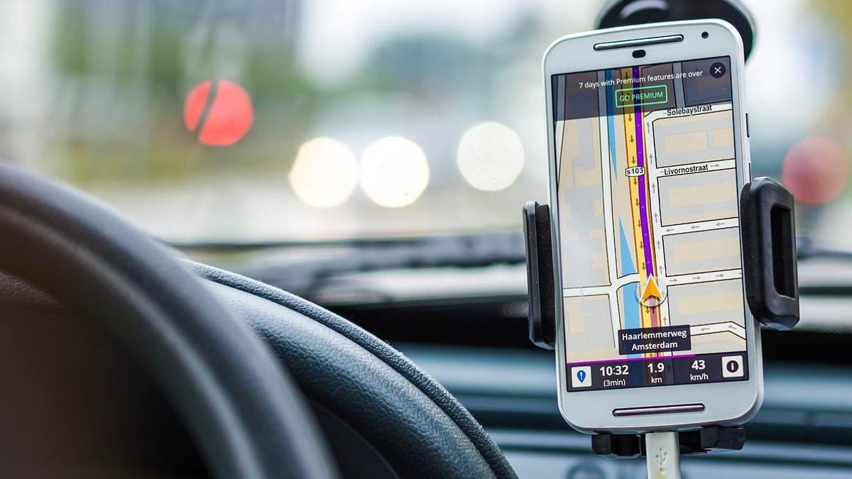 Consigue un imán para tu smartphone en el coche por muy poco 