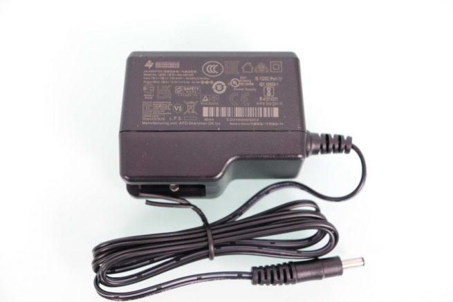 Transformador de corriente del D-Link DBG-2000 en detalle