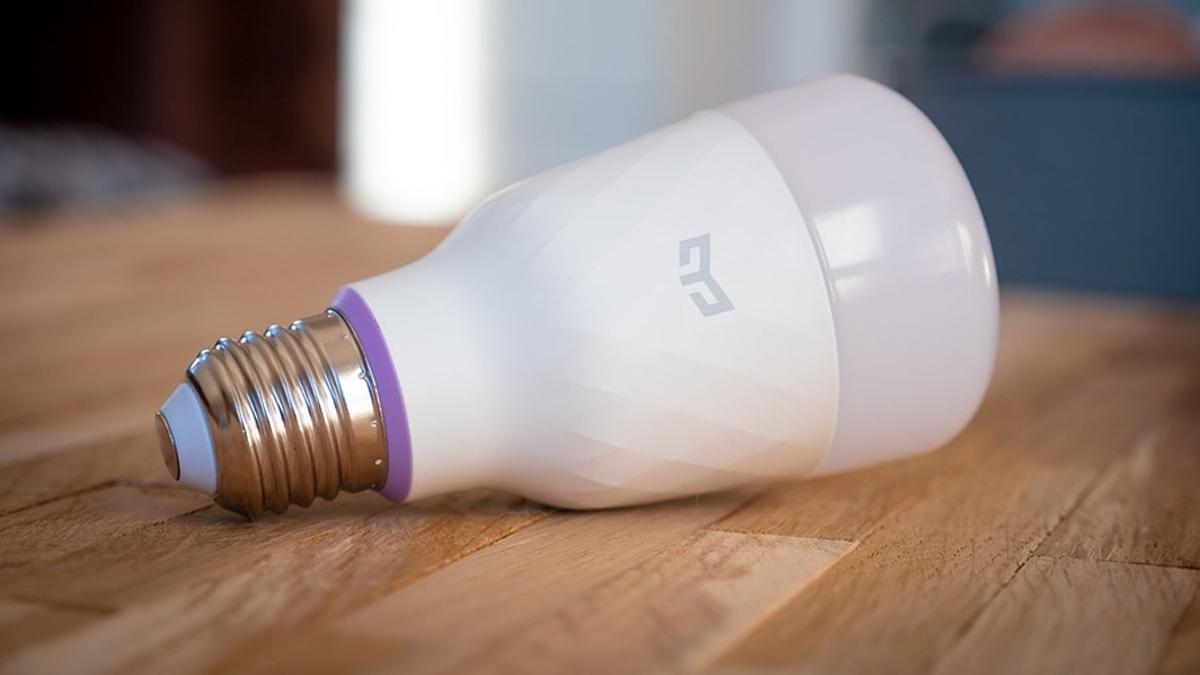 Estas estupendas bombillas con sensor de movimiento te ayudan a