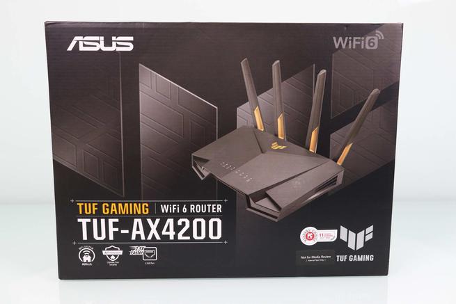 Frontal de la caja del router gaming WiFi 6 ASUS TUF-AX4200