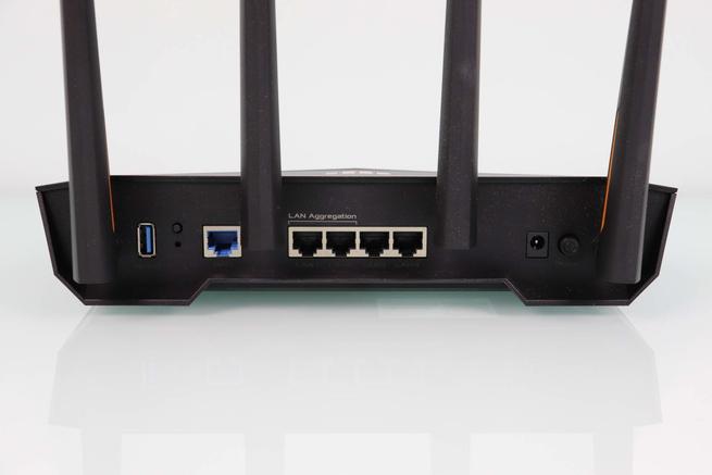 Trasera del router gaming WiFi 6 ASUS TUF-AX4200