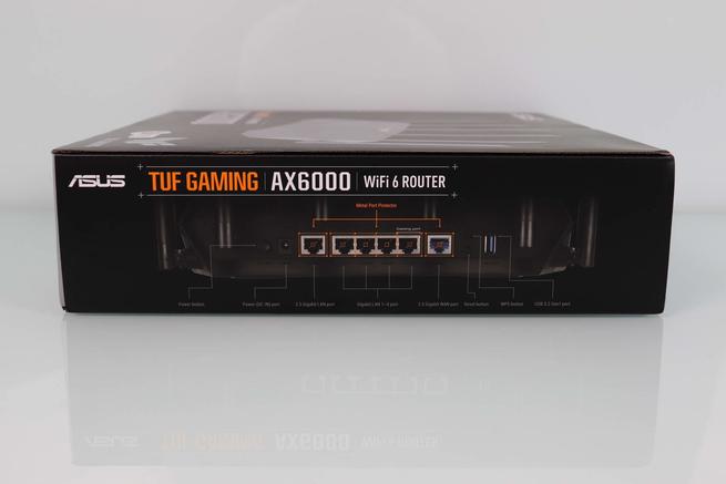 Vista del lateral derecho de la caja del router gaming ASUS TUF-AX6000