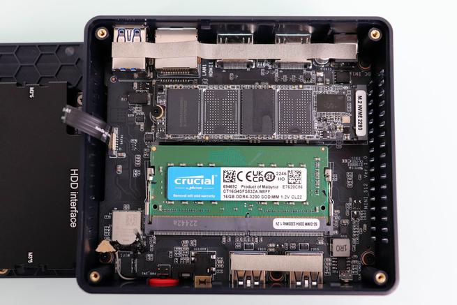 Vista de la memoria RAM y disco SSD NVMe del mini PC Beelink Mini S12 Pro