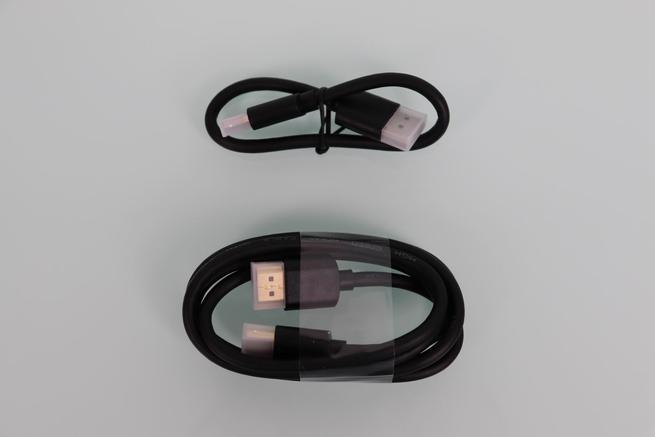 Vista de los cables HDMI del mini PC Beelink Mini S12 Pro en detalle