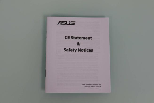 Vista de la documentación de seguridad y CE del router ASUS RT-AX5400