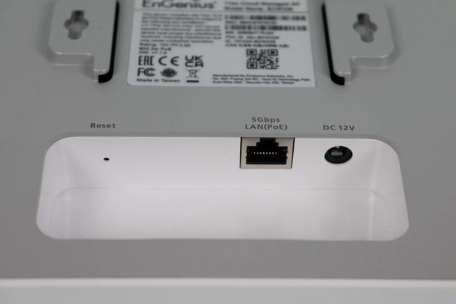 Vista del puerto 5GBASE-T Multigigabit del AP EnGenius ECW336 en detalle