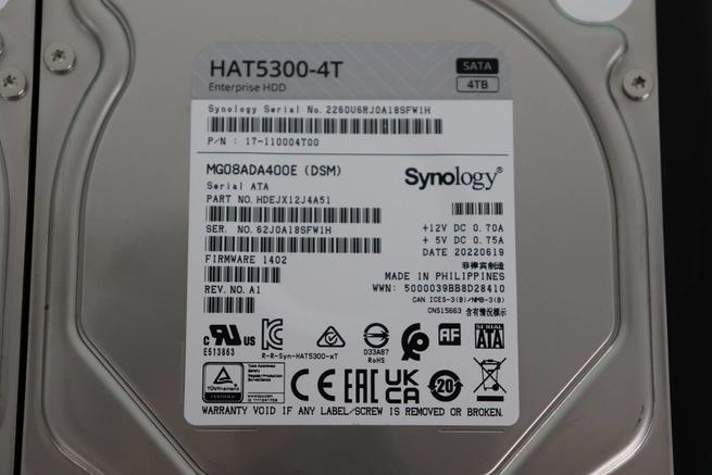 Vista del disco duro Synology HAT5300-4T que vamos a instalar en el Synology DS1823xs+