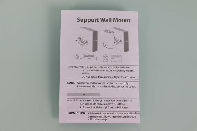 Vista de las instrucciones para poner el sistema WiFi Mesh ASUS ExpertWiFi EBM68 en la pared