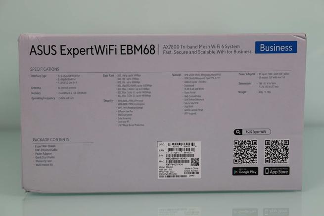 Vista del lateral izquierdo de la caja del sistema WiFi Mesh ASUS ExpertWiFi EBM68 con las especificaciones