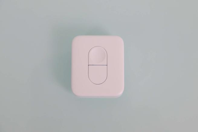 Frontal del SwitchBot Remote en detalle con los dos botones físicos