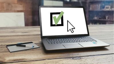 ordenador portatil con una imagend e verificacion