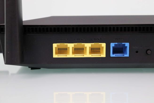 Puertos Gigabit Ethernet del ASUS RT-AX52 en detalle
