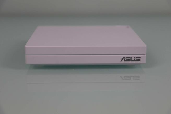 Router ASUS RT-AX57 Go con el logo del fabricante