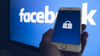Usan la IA en Facebook para estafar