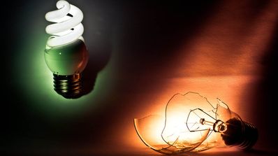 Comprueba si puedes reducir la potencia de luz contratada