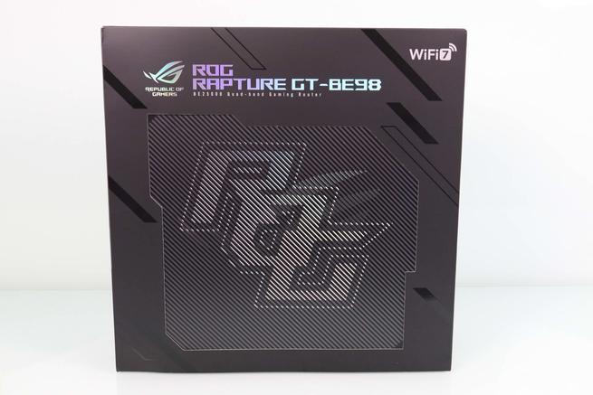 Frontal de la caja del router gaming ASUS ROG Rapture GT-BE98