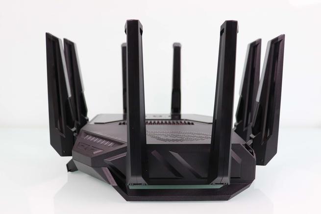 Lateral inferior del router gaming ASUS ROG Rapture GT-BE98