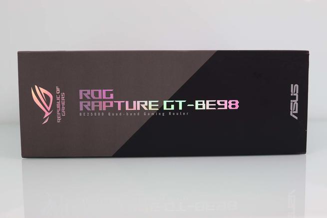 Lateral izquierdo de la caja del router ASUS ROG Rapture GT-BE98