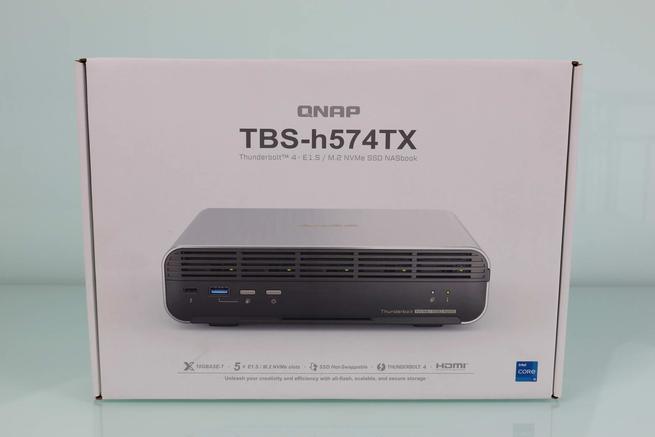 Frontal de la caja del NAS QNAP TBS-h574TX en detalle