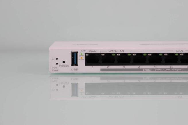 Puertos Gigabit para WAN y WAN/LAN del router ASUS ExpertWiFi EBG19P