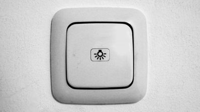 Cambiar la tarifa de luz en casa en verano