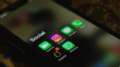 Diferencias entre bloquear y restringir en redes sociales