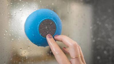 altavoz de baño que puede mojarse en color azul