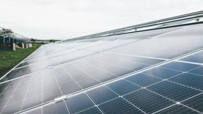 mantenimiento regular de paneles solares