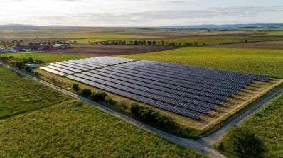 paneles solares con sistemas y baterías