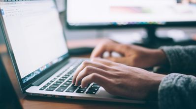 causas de que un teclado escriba