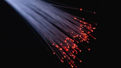 Velocidad de Internet fibra óptica plástica y Ethernet