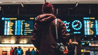 Las formas sencillas de proteger tu vida digital mientras viajas portada