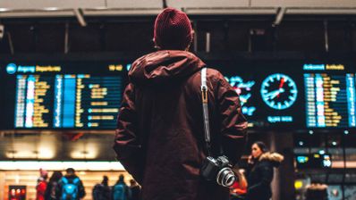 Las formas sencillas de proteger tu vida digital mientras viajas portada