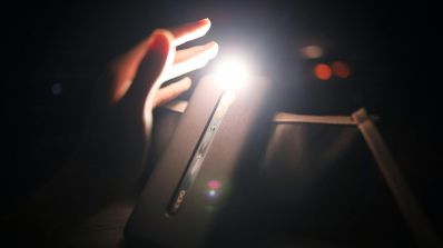 Todo lo que pasa si no tienes batería y se va la luz portada