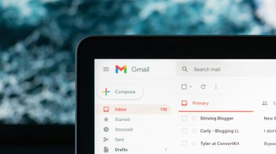 Gmail abierto en el navegador Safari desde un MacBook