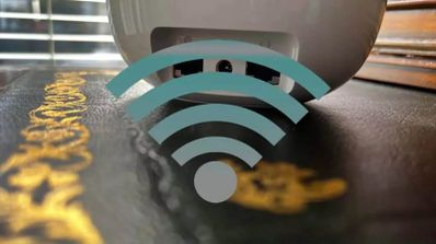 logo de WiFi junto a un repetiro blanco