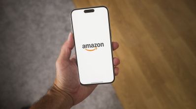 Logo de Amazon en el móvil